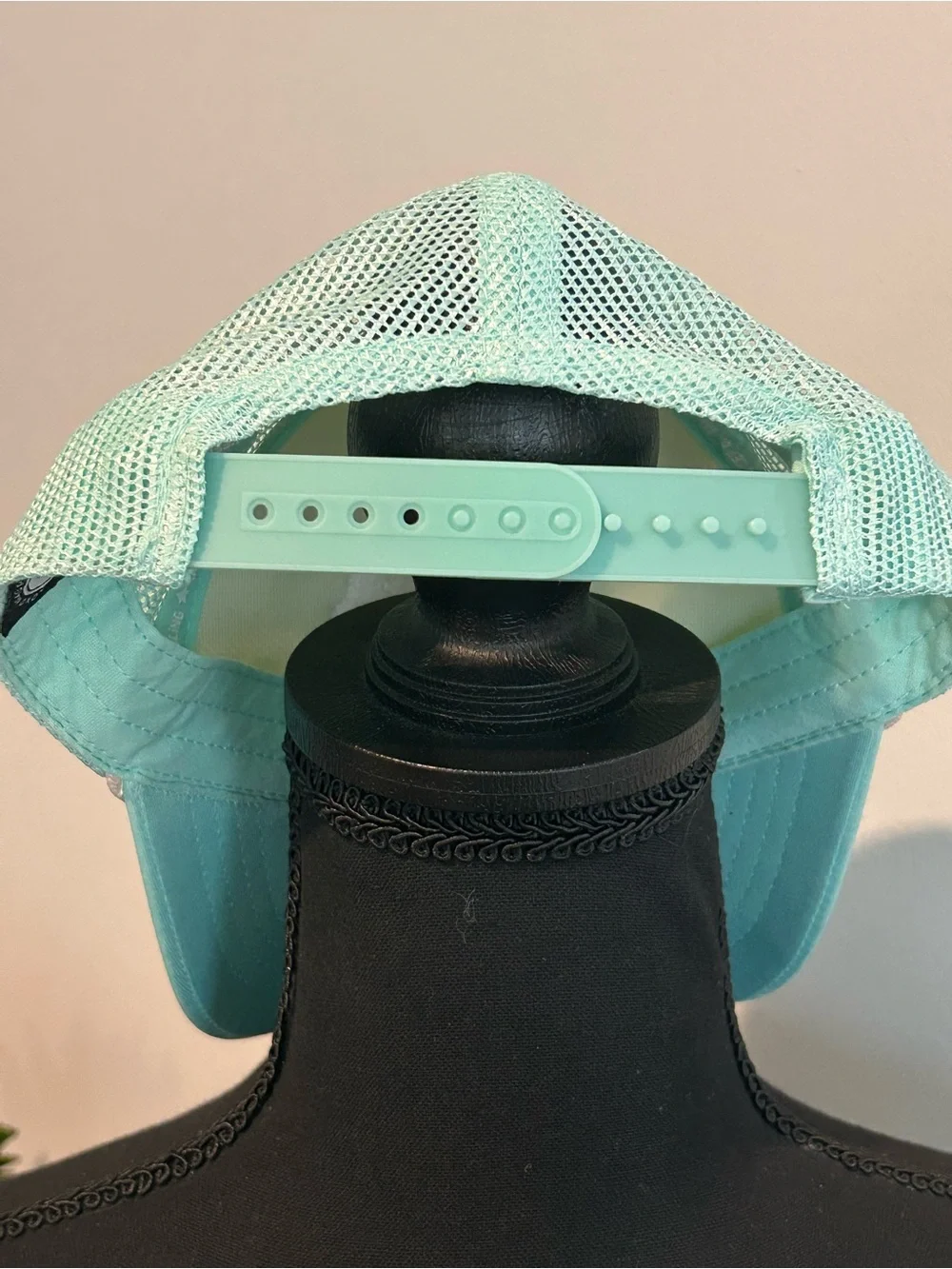 XOXO Magpies Kids Smiley Logo Trucker Hat in Mint